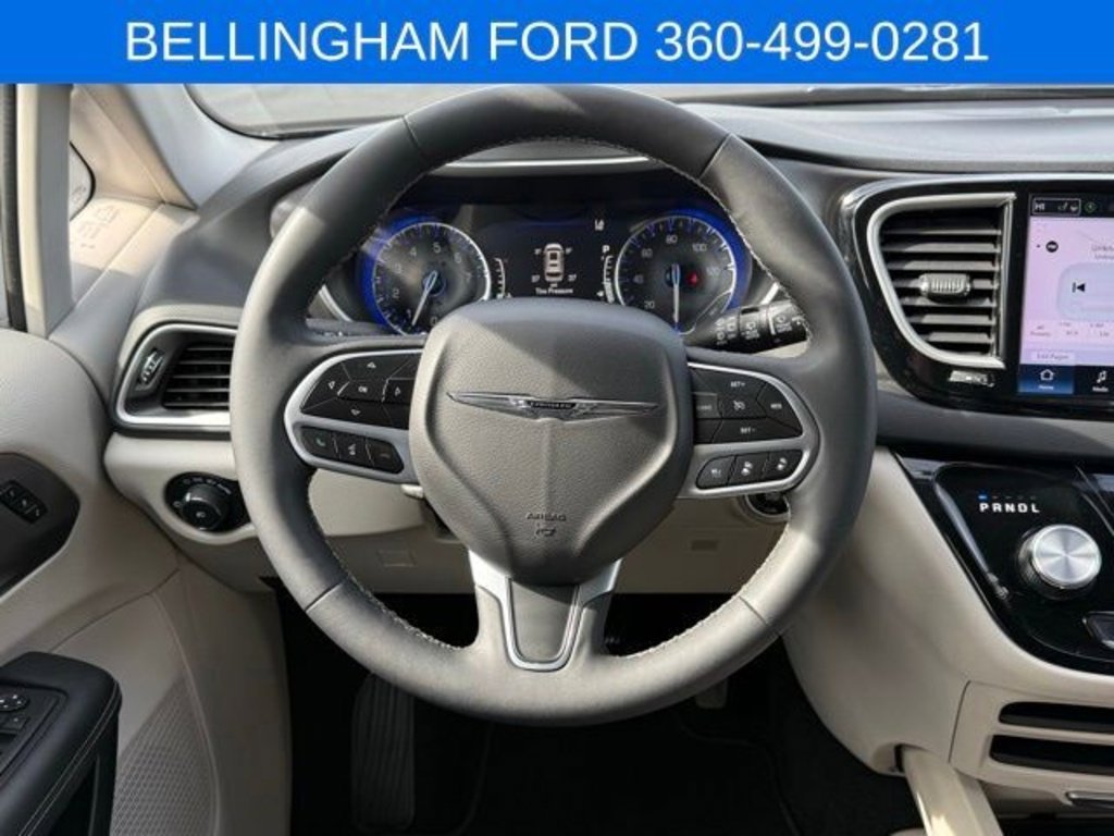 Used 2024 Chrysler Pacifica Touring-L image 22