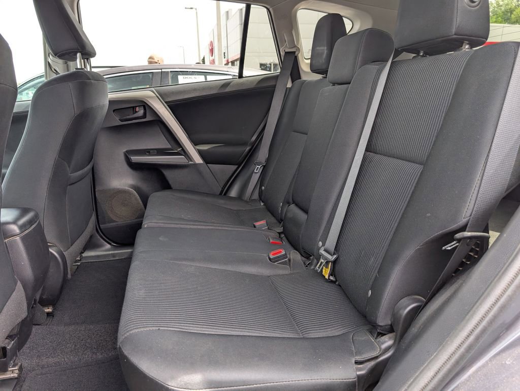 Used 2016 Toyota RAV4 LE image 29