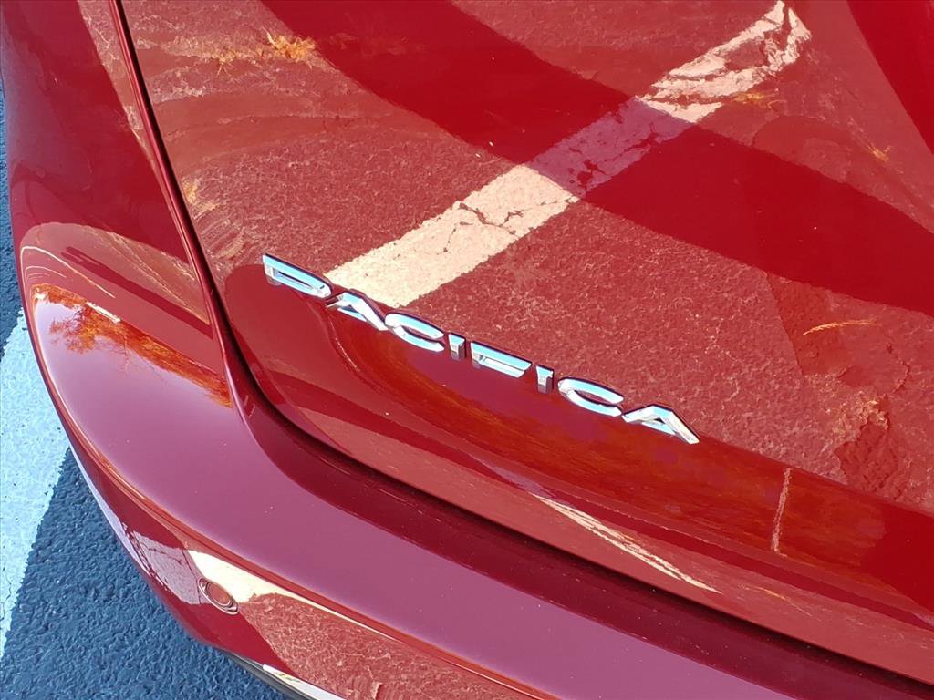 New 2026 Chrysler Pacifica Select image 10