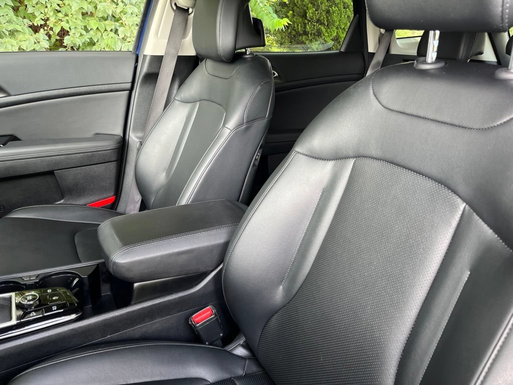 Used 2025 Kia Sportage EX FWD image 22