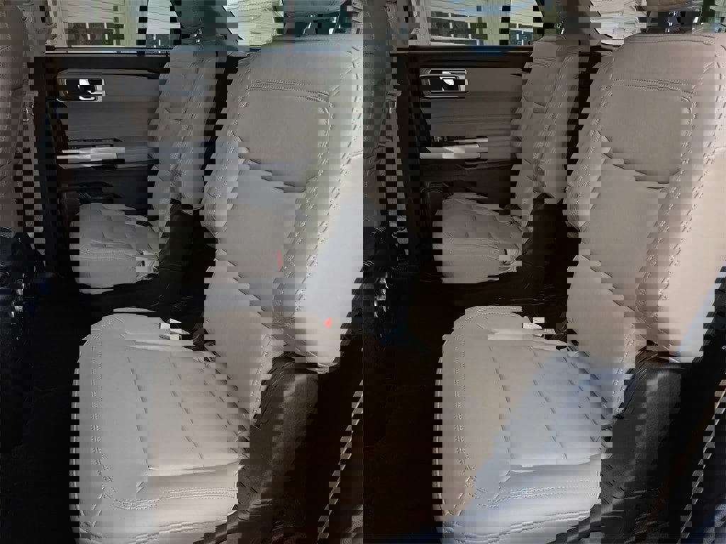 Used 2021 Ford Explorer XLT w/ Equipment Group 202A image 15