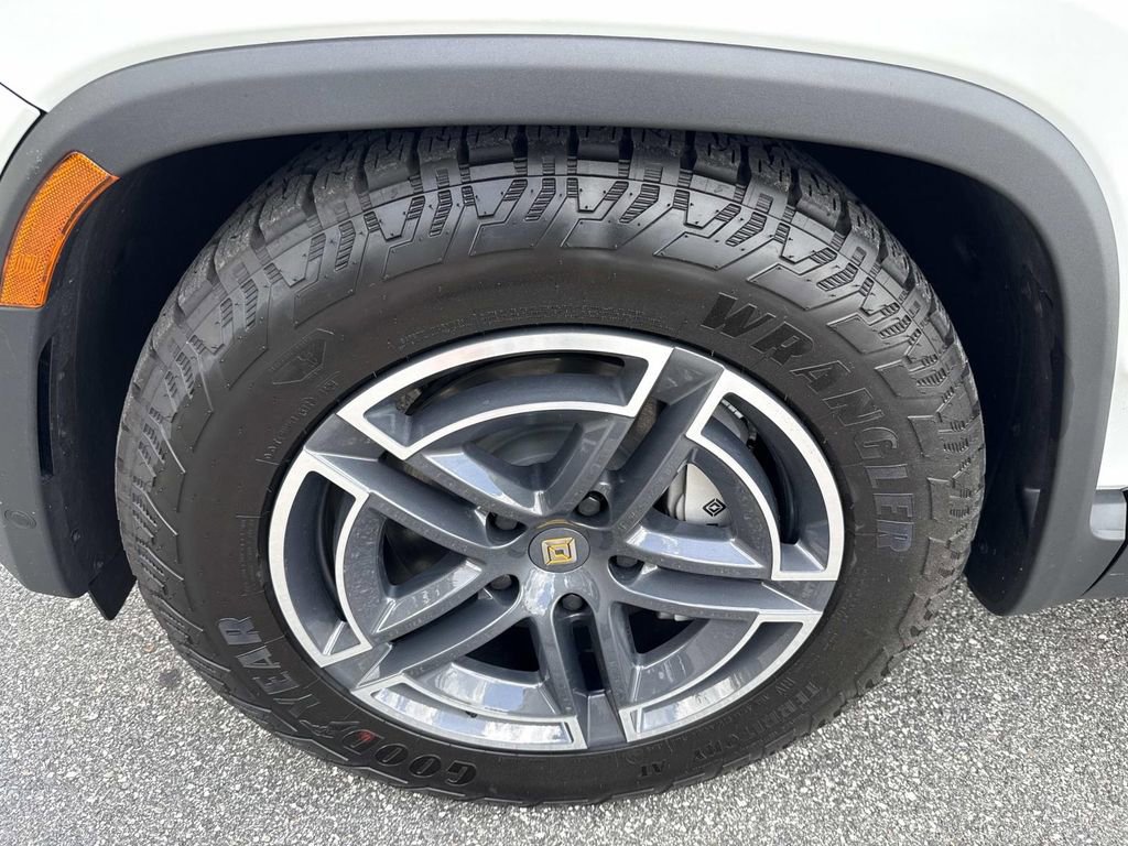 Used 2025 Rivian R1S Adventure AWD/4WD image 12