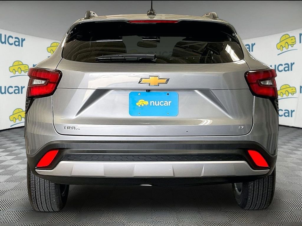 Used 2025 Chevrolet Trax LT w/ LT Convenience Package FWD image 5