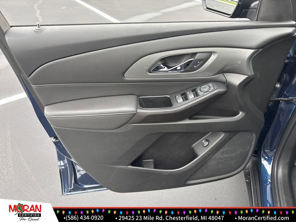 Used 2023 Chevrolet Traverse LT w/ Midnight/Sport Edition image 9