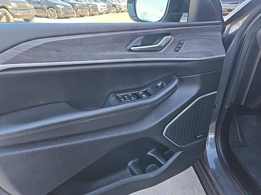 Used 2022 Jeep Grand Cherokee Limited 4xe w/ Luxury Tech Group II image 31