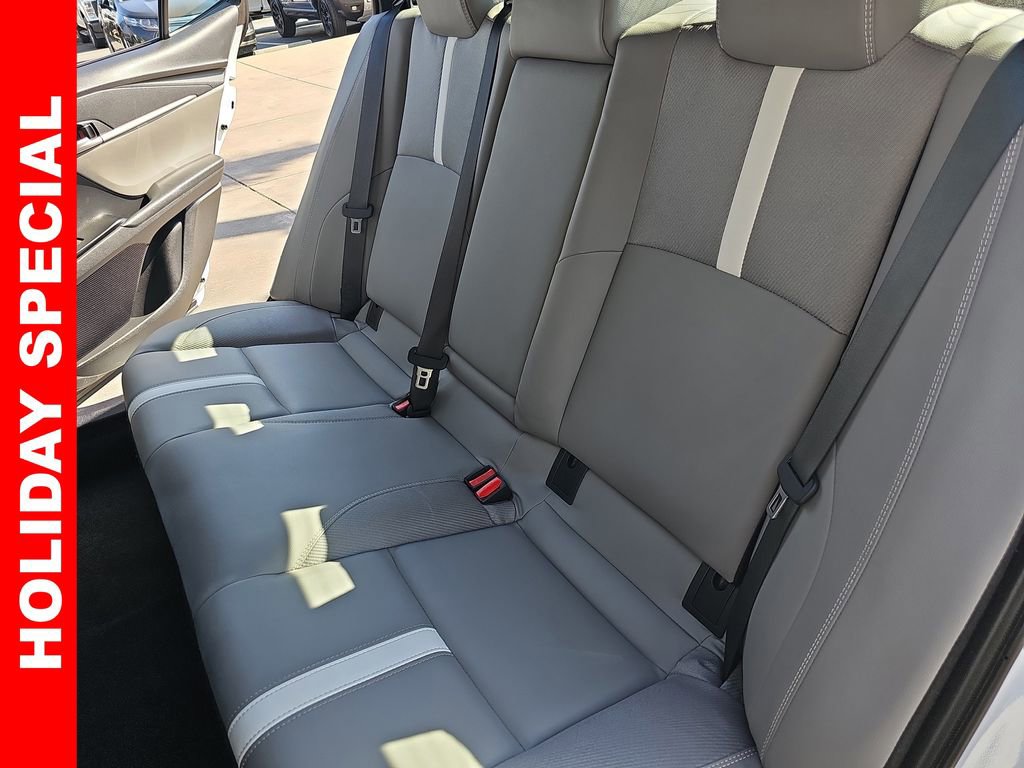 Used 2025 Toyota Camry SE image 13