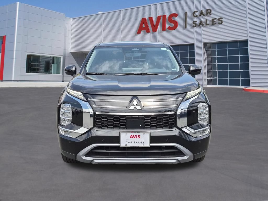 Used 2025 Mitsubishi Outlander SE AWD/4WD image 2