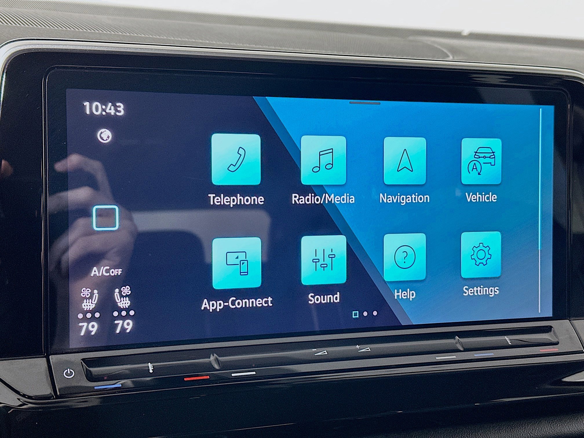 Used 2024 Volkswagen Atlas SE image 14