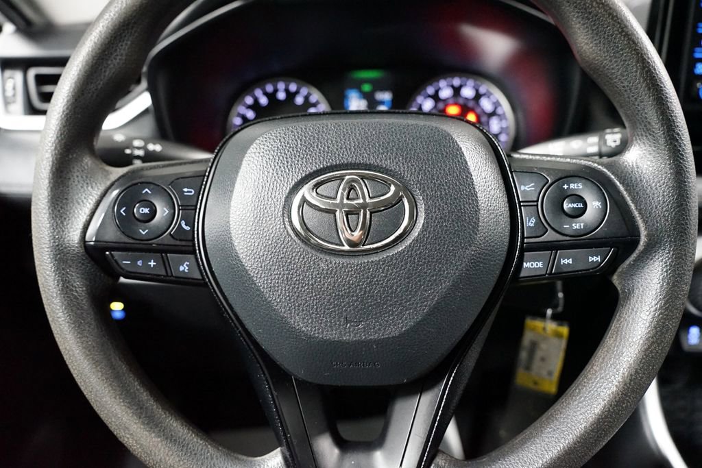 Used 2021 Toyota RAV4 LE image 12