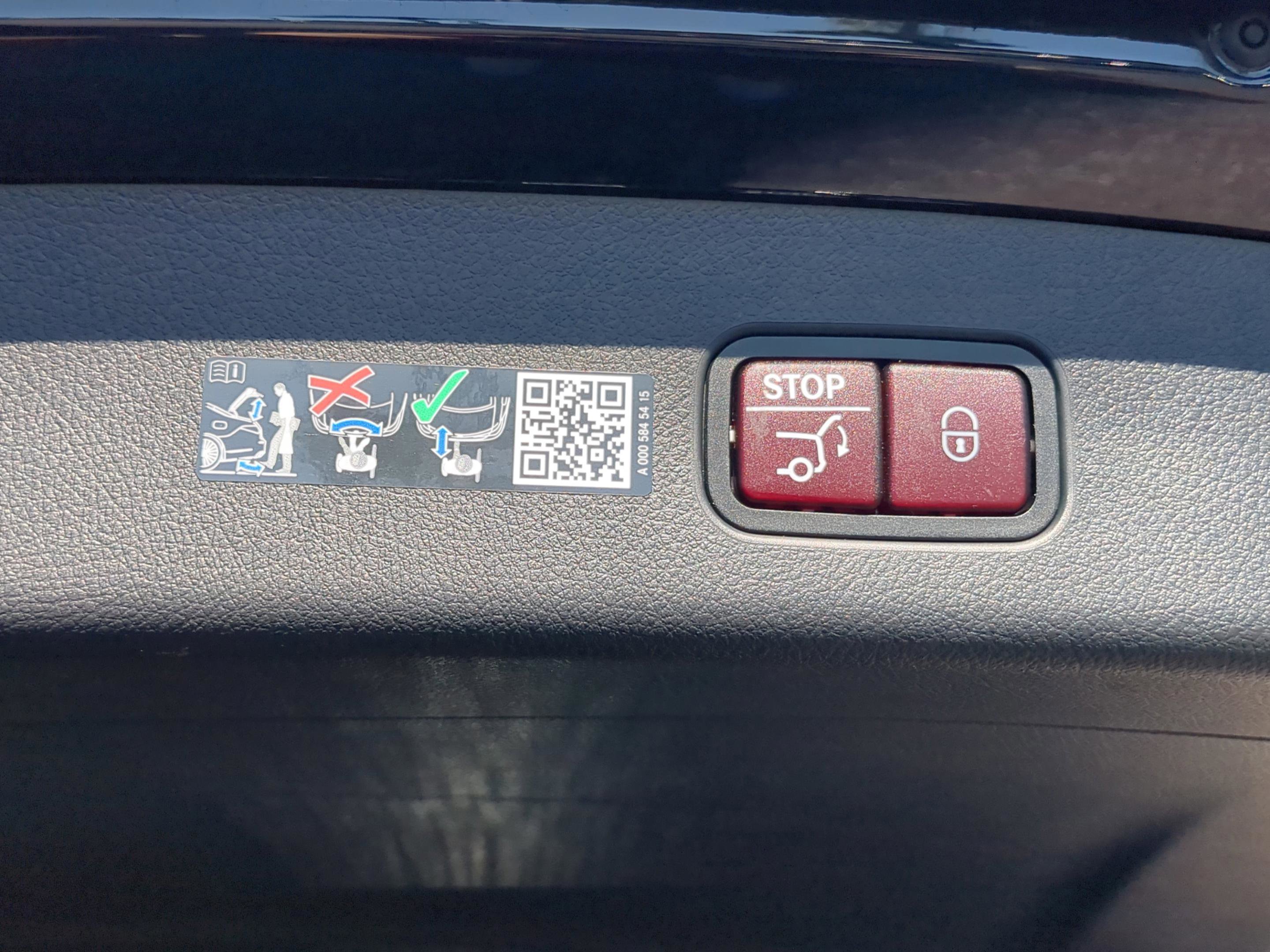 Certified 2025 Mercedes-Benz GLC 300 image 9