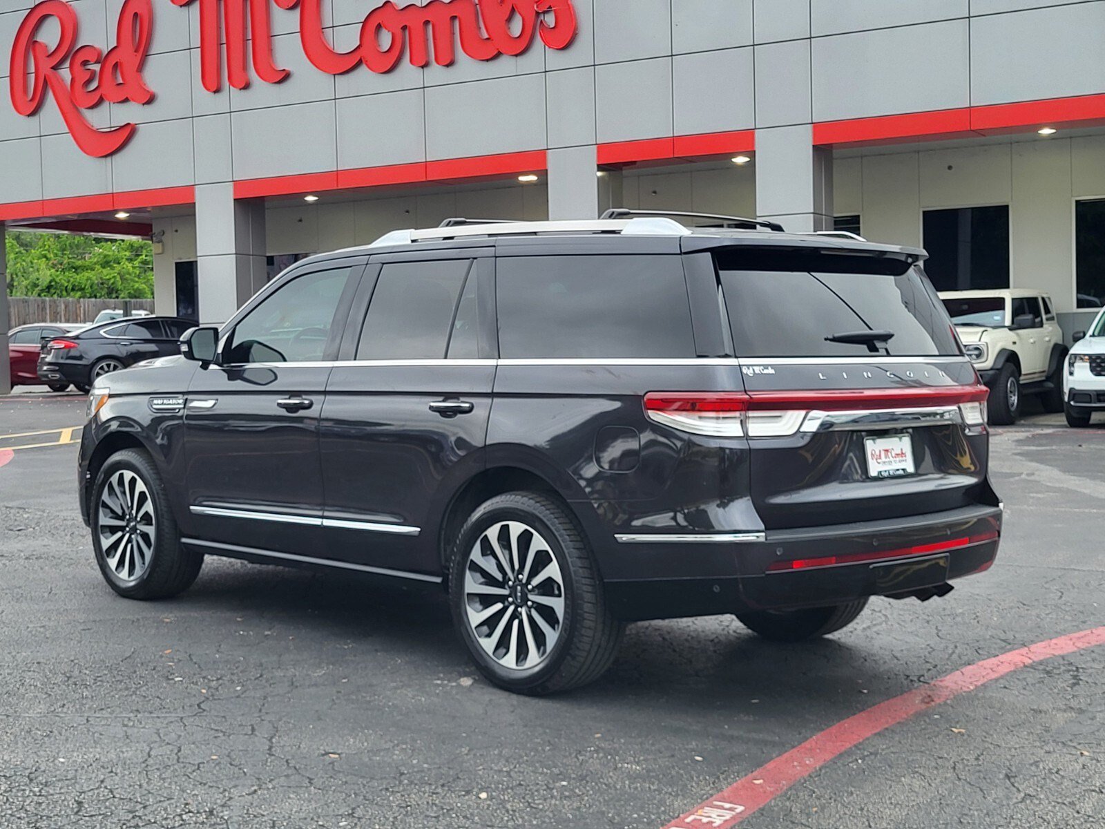 Used 2024 Lincoln Navigator Reserve AWD/4WD image 5