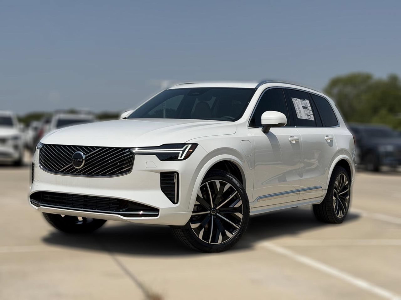 New 2026 Volvo XC90 T8 Plus w/ Protection Package Premier AWD/4WD image 2