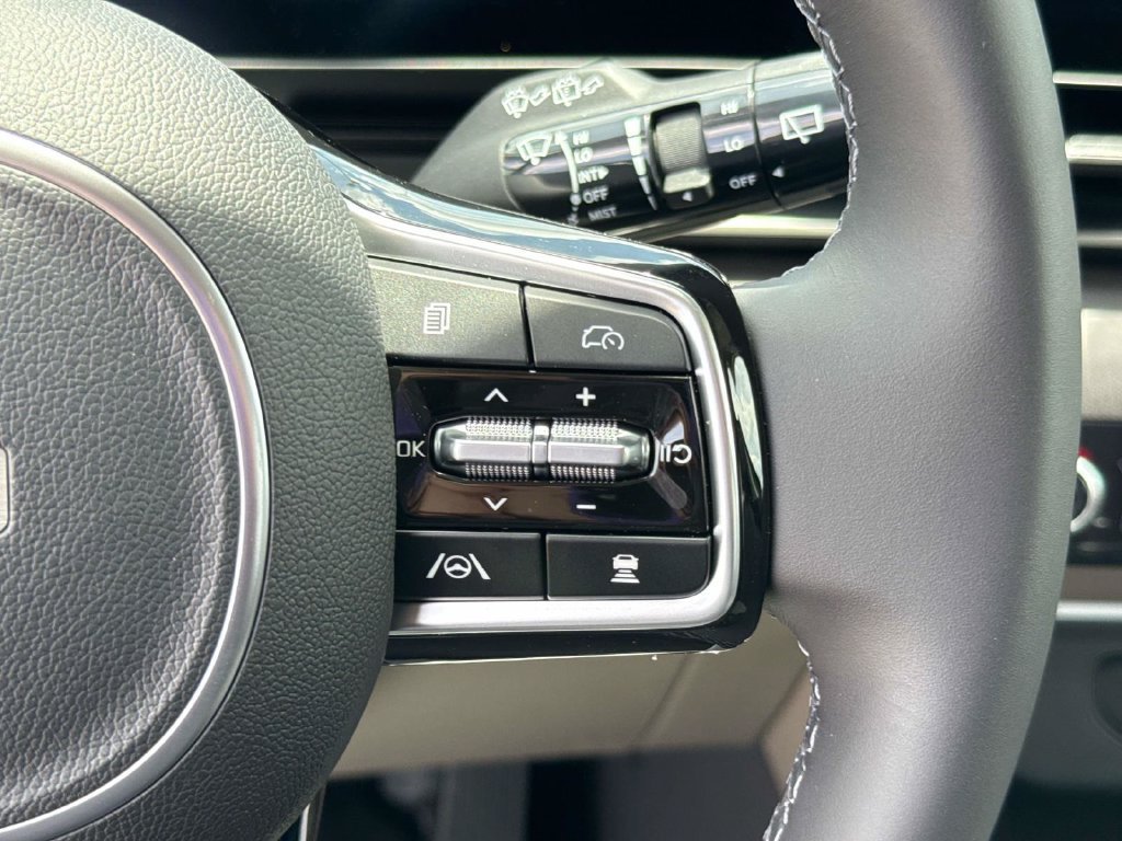 New 2026 Kia Carnival EX FWD image 23