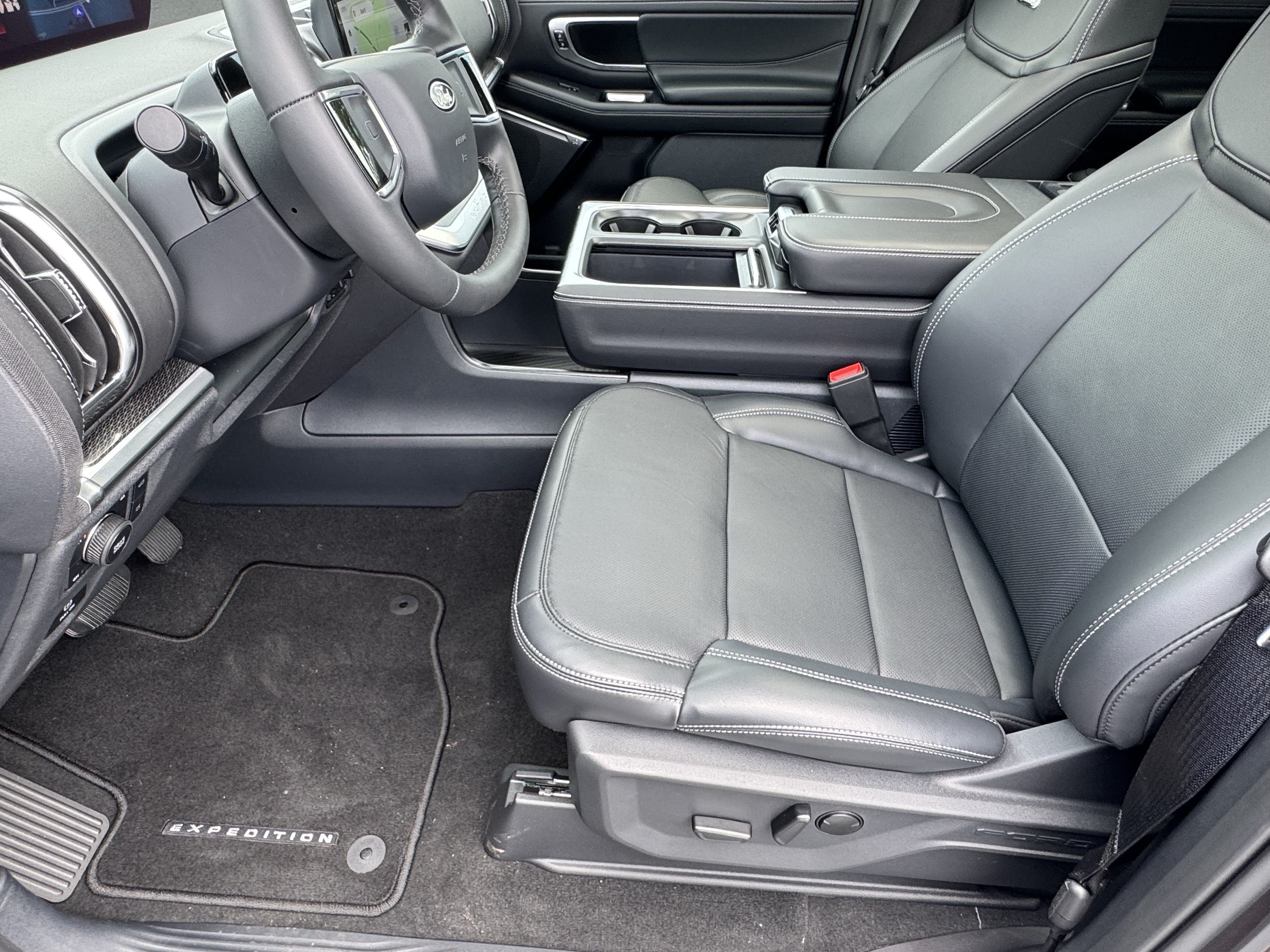 New 2026 Ford Expedition Max Platinum w/ Stealth Appearance Package AWD/4WD image 8