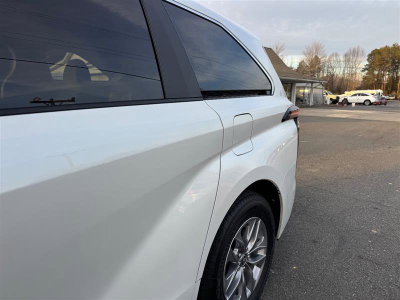 Used 2024 Toyota Sienna XLE image 17