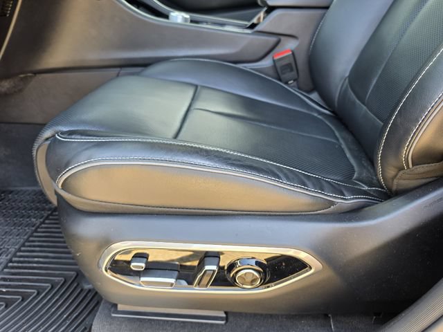 Used 2023 Jeep Grand Cherokee Overland w/ Luxury Tech Group IV RWD image 16
