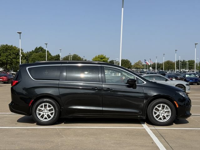 Used 2020 Chrysler Voyager Lxi FWD image 3
