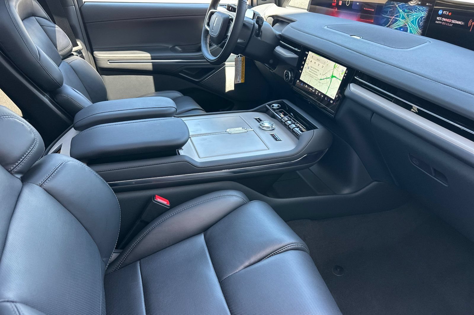 New 2026 Lincoln Navigator Reserve w/ Jet Appearance Package AWD/4WD image 16