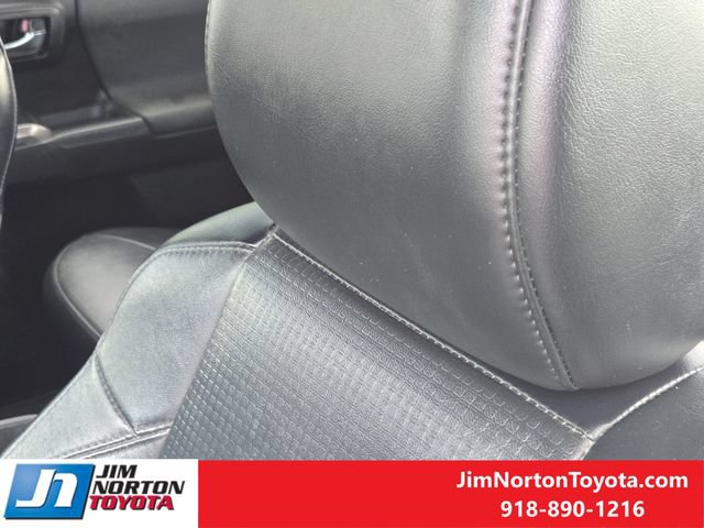 Used 2021 Toyota Tacoma TRD Off-Road w/ TRD Premium Off Road Package AWD/4WD image 17