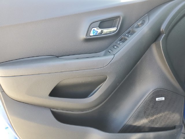 Used 2015 Chevrolet Trax LT w/ LT Sun and Sound Package FWD image 24