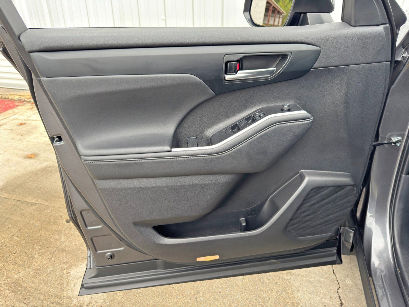 Used 2024 Toyota Highlander XLE image 42