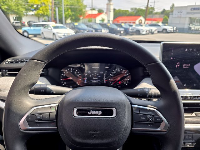 Used 2024 Jeep Compass Latitude AWD/4WD image 11