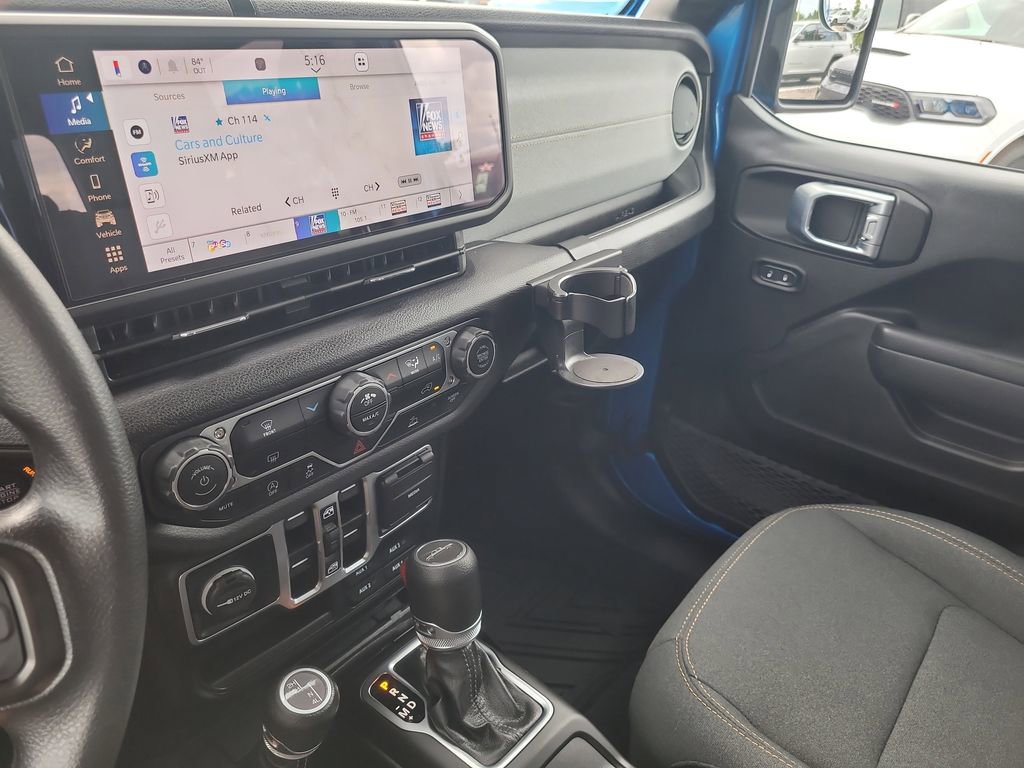 Used 2025 Jeep Gladiator Sport AWD/4WD image 16