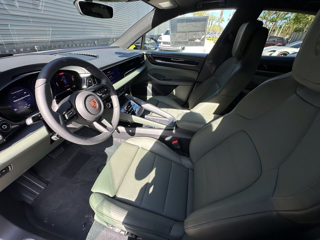 Used 2026 Porsche Macan 4 Electric AWD/4WD image 4