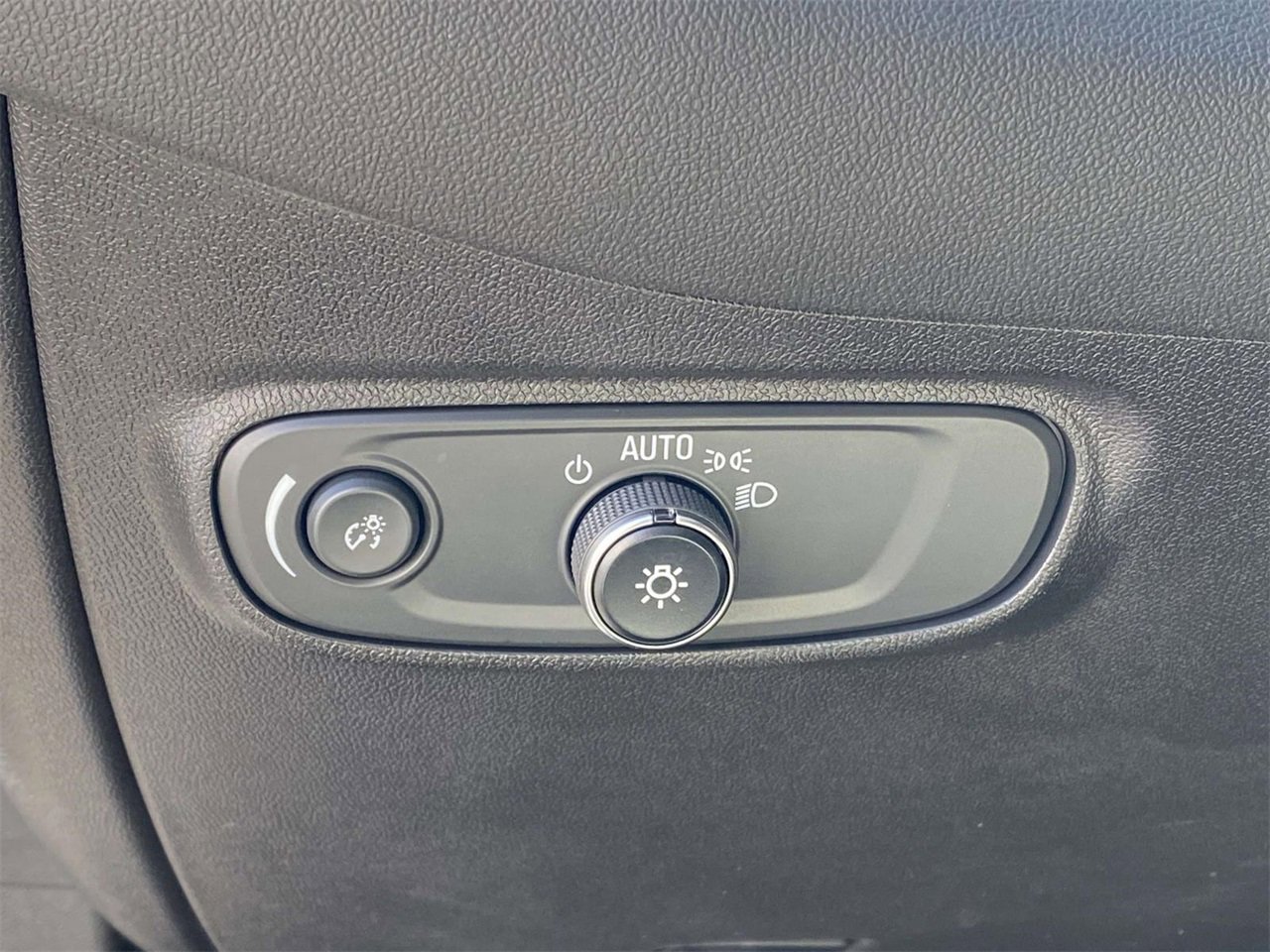 Used 2022 Chevrolet Equinox LS w/ LS Convenience Package image 16