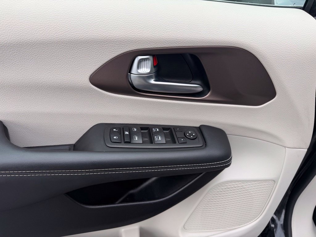 Used 2024 Chrysler Voyager LX FWD image 13