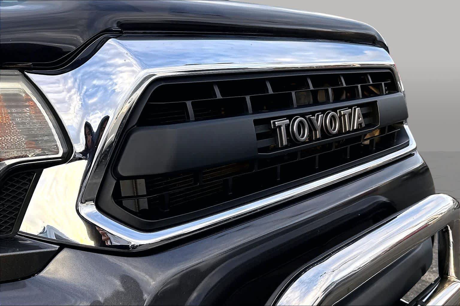 Used 2015 Toyota Tacoma 4x4 Double Cab w/ TRD Off-Road Package image 30