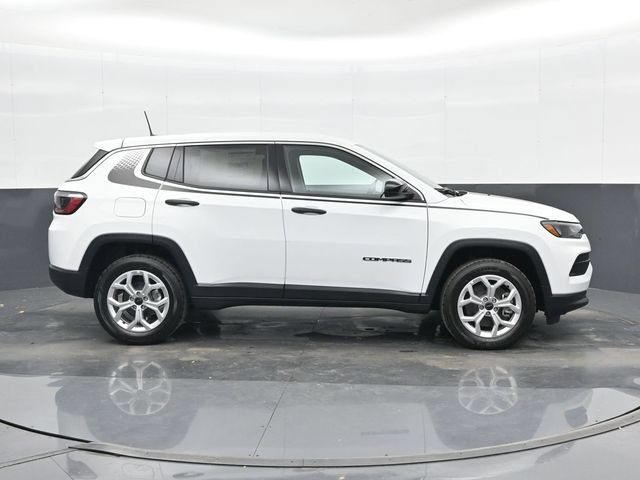 Used 2025 Jeep Compass Sport w/ Mopar Graphics Package AWD/4WD image 21