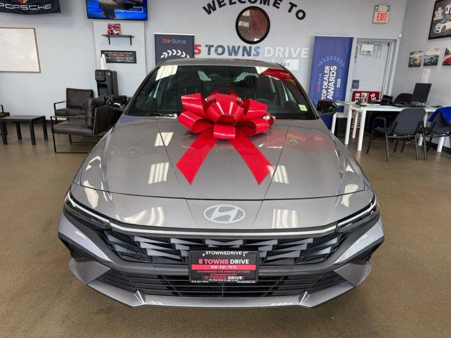 Used 2025 Hyundai Elantra Sport FWD image 5