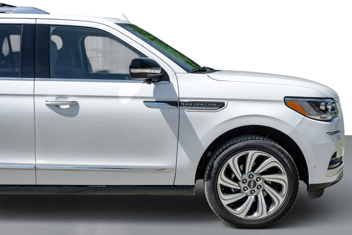 Used 2023 Lincoln Navigator L Reserve AWD/4WD image 7