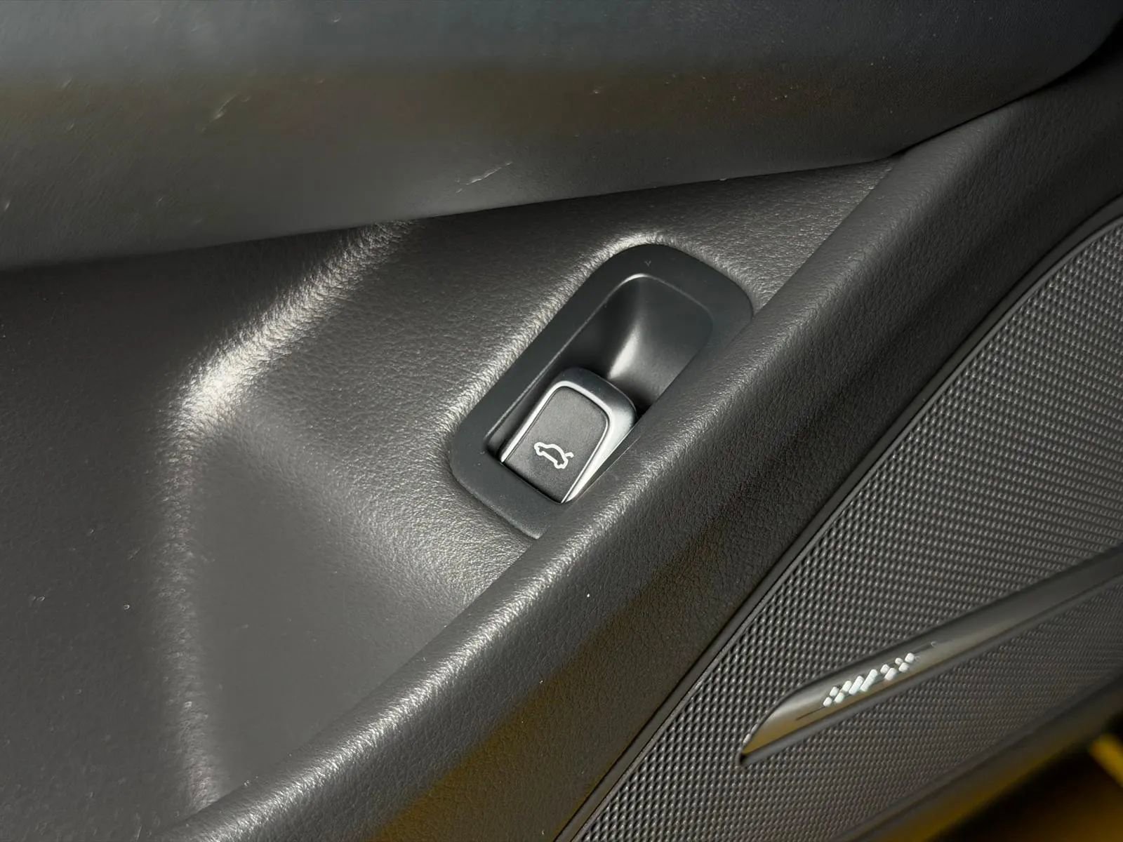 Used 2015 Audi A8 L 4.0T w/ Premium Package image 34