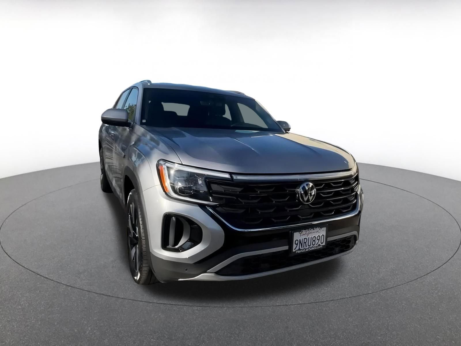 Used 2025 Volkswagen Atlas Cross Sport SE image 3