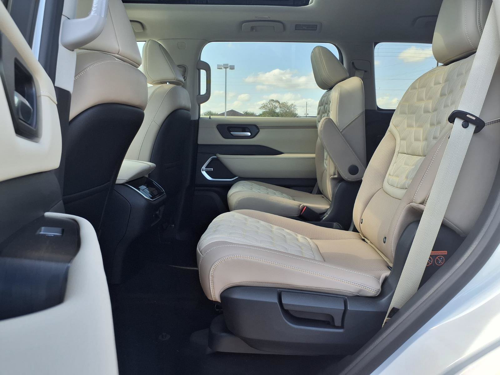 New 2026 Nissan Armada Platinum RWD image 17