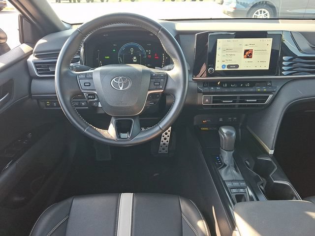Used 2025 Toyota Camry SE FWD image 11