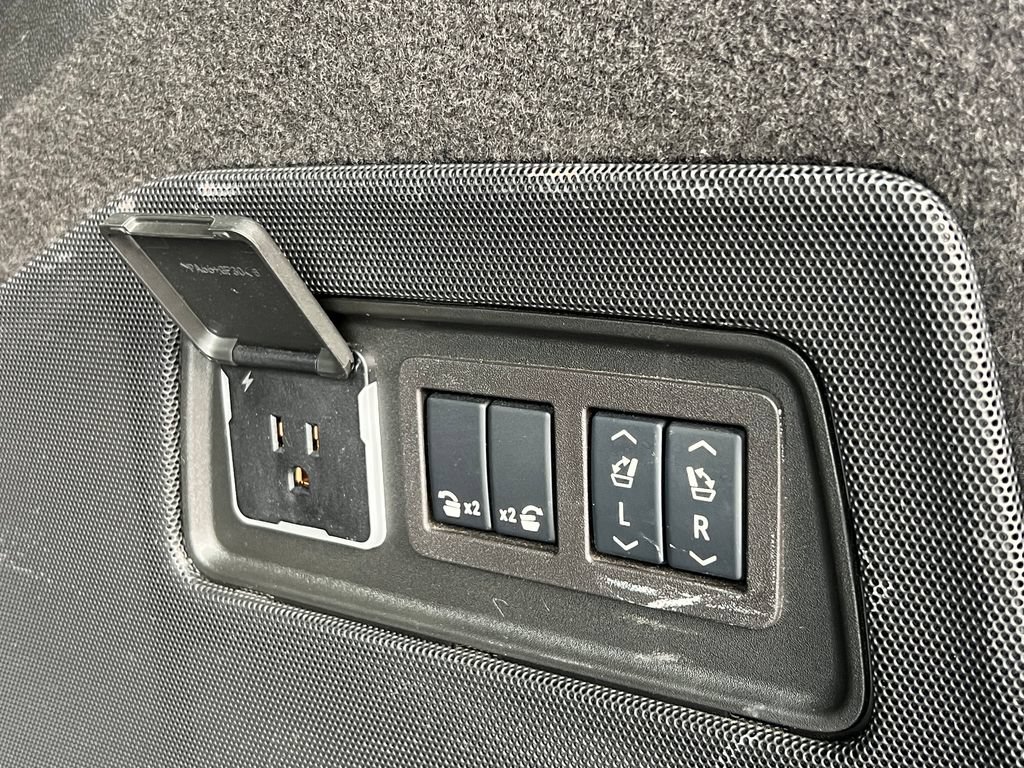 Used 2024 Cadillac Escalade ESV Sport AWD/4WD image 21