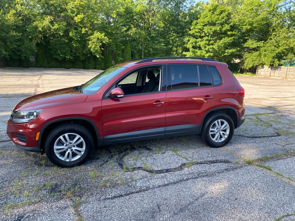 Used 2015 Volkswagen Tiguan S FWD image 2