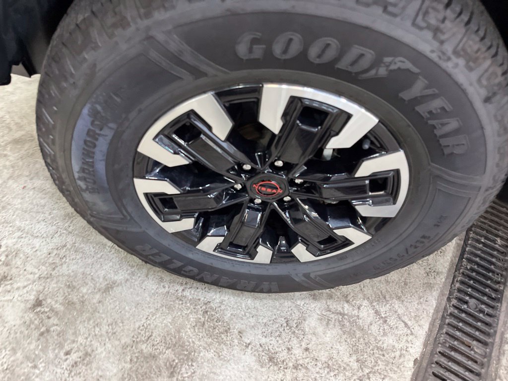 Used 2024 Nissan Frontier PRO-4X AWD/4WD image 10
