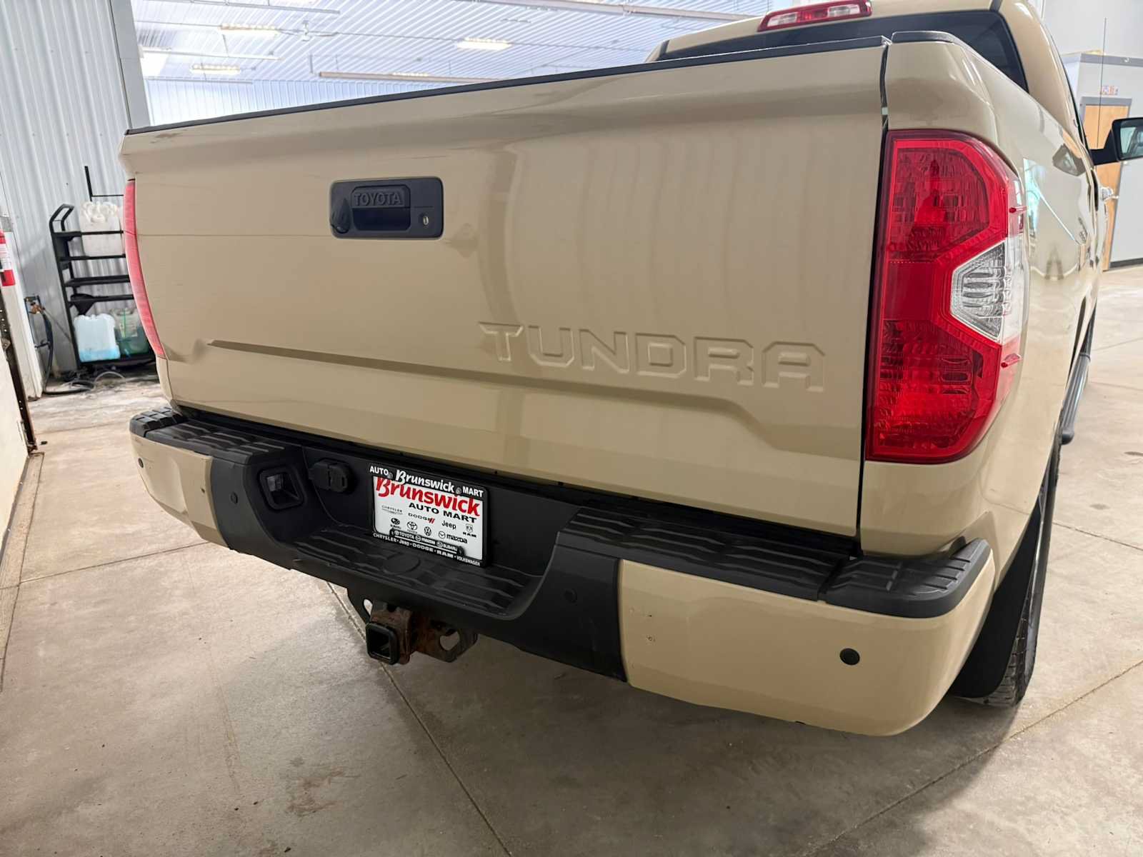 Used 2017 Toyota Tundra Limited w/ Limited Premium Package AWD/4WD image 16