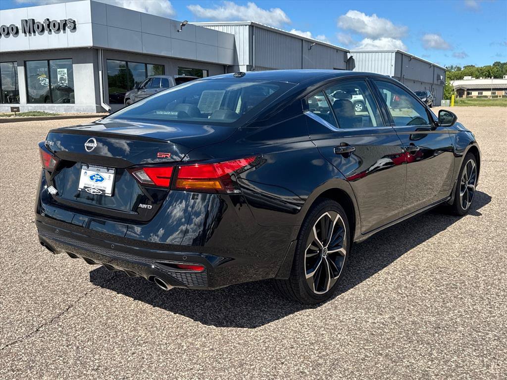Used 2024 Nissan Altima 2.5 SR AWD/4WD image 4
