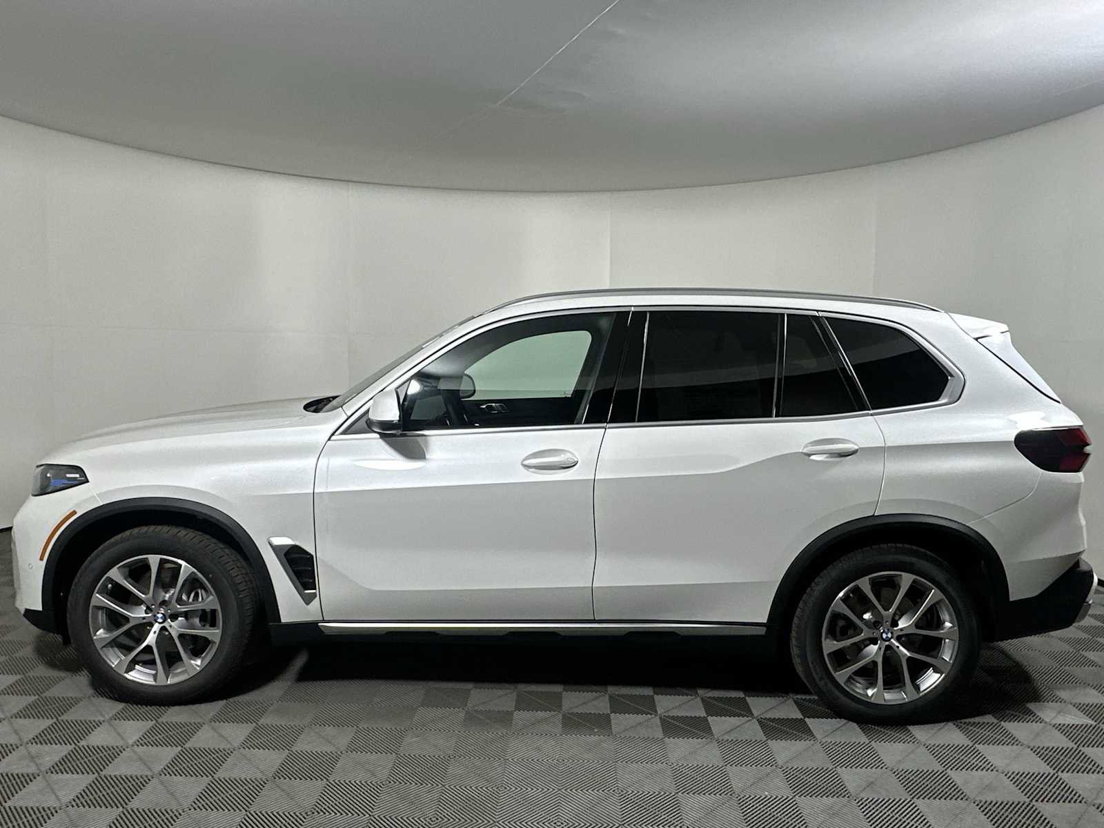 New 2026 BMW X5 xDrive40i w/ Premium Package image 4