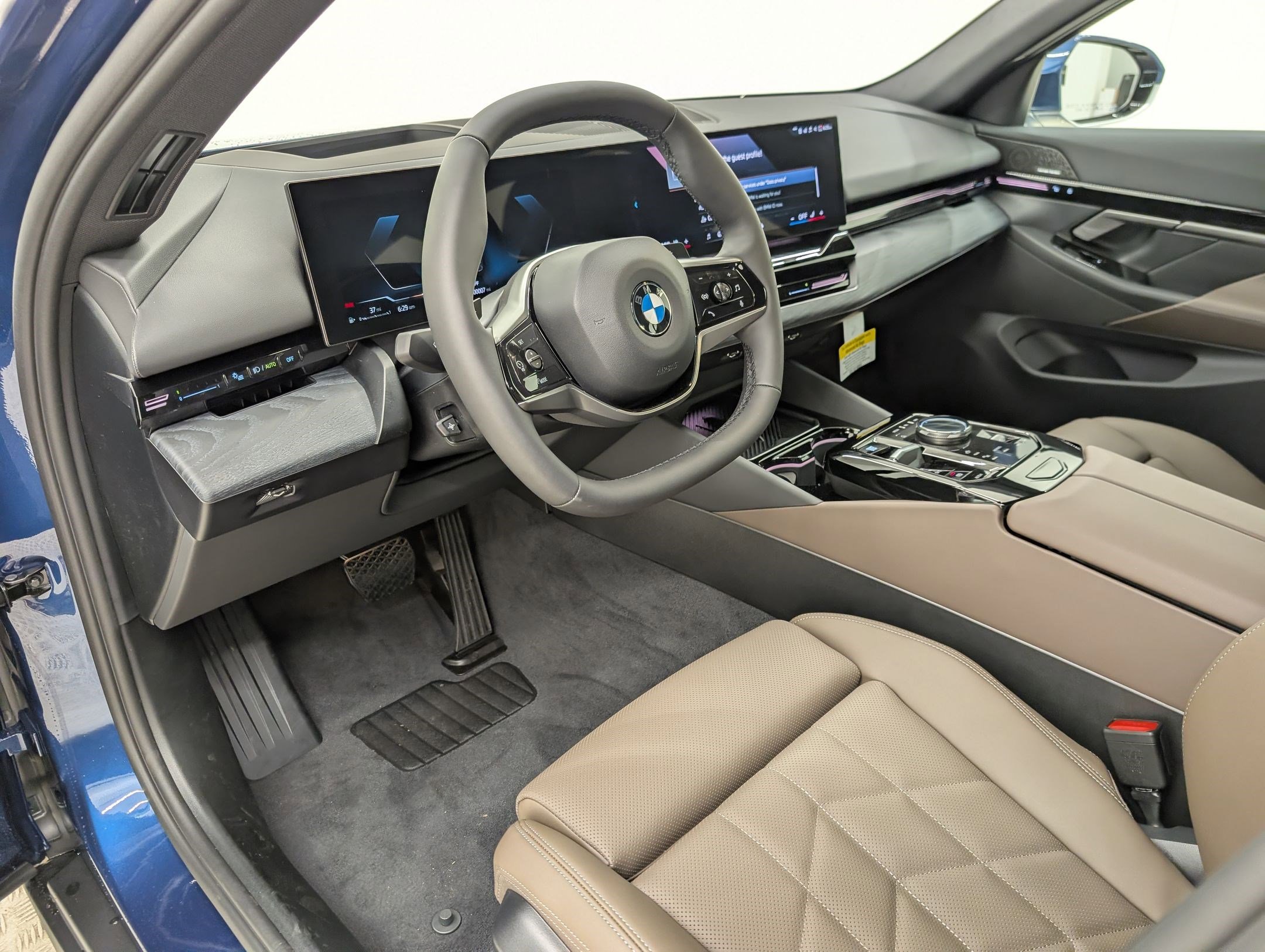 New 2026 BMW 530i xDrive w/ Premium Package image 4