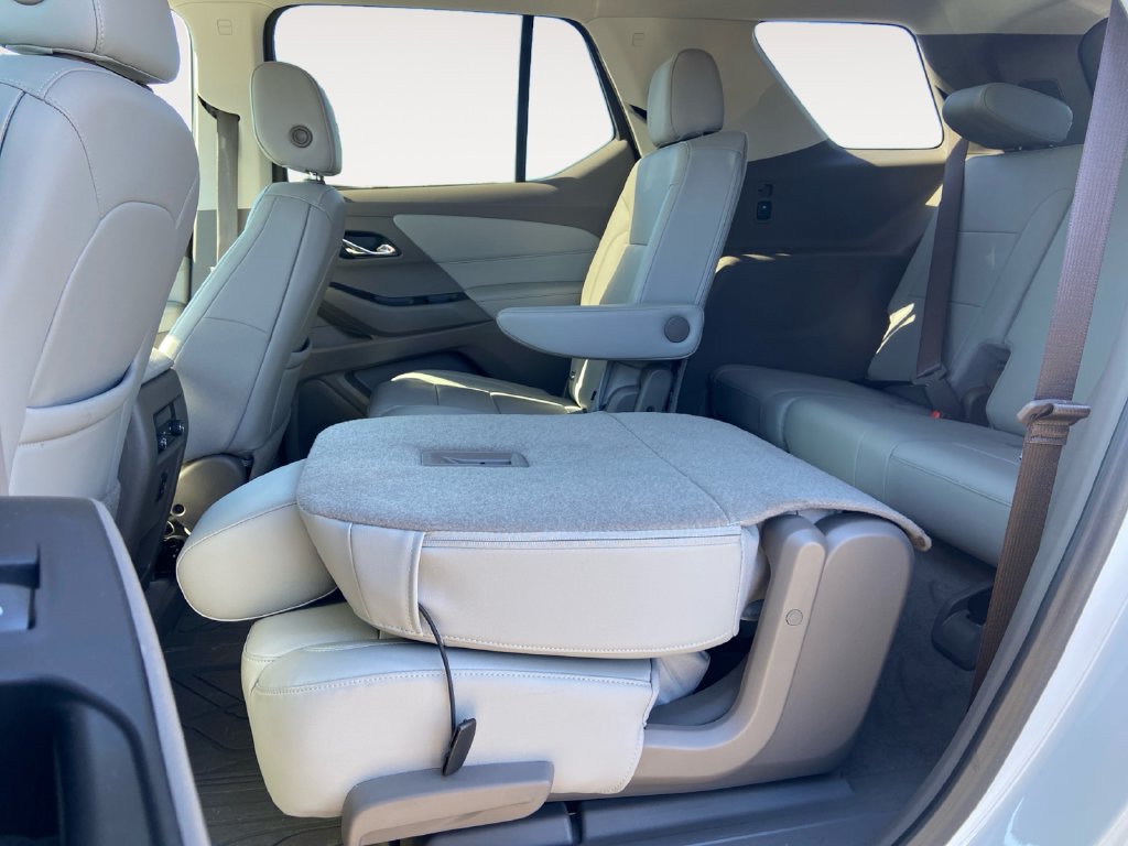 Used 2021 Chevrolet Traverse LT w/ LPO, Floor Liner Package FWD image 13