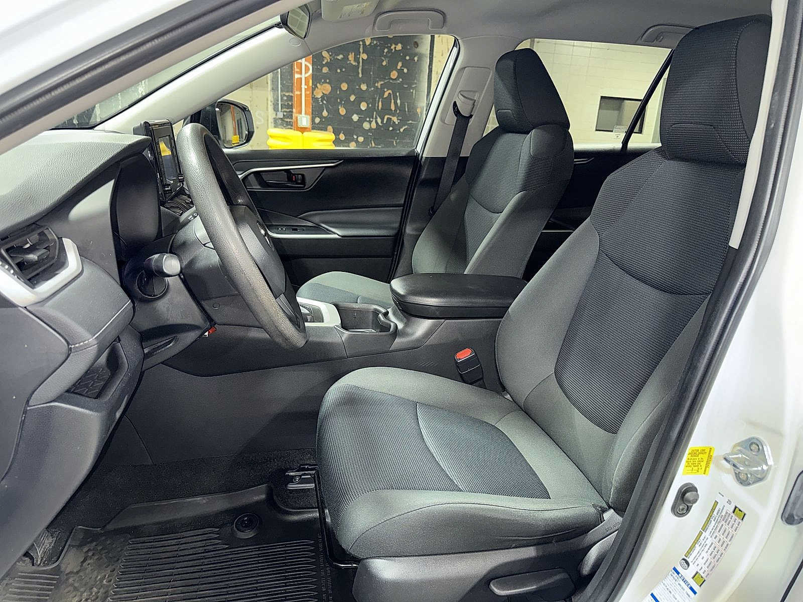 Used 2022 Toyota RAV4 LE AWD/4WD image 15