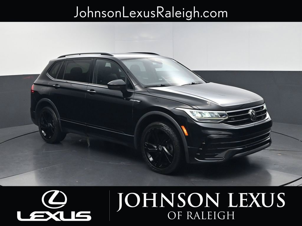 Used 2024 Volkswagen Tiguan SE R-Line FWD image 3