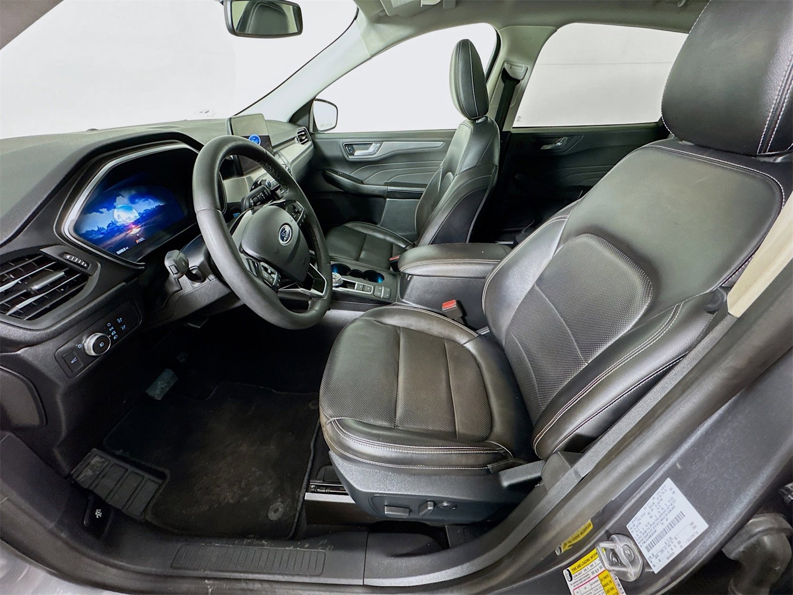 Used 2021 Ford Escape Titanium w/ Class II Trailer Tow Package image 18