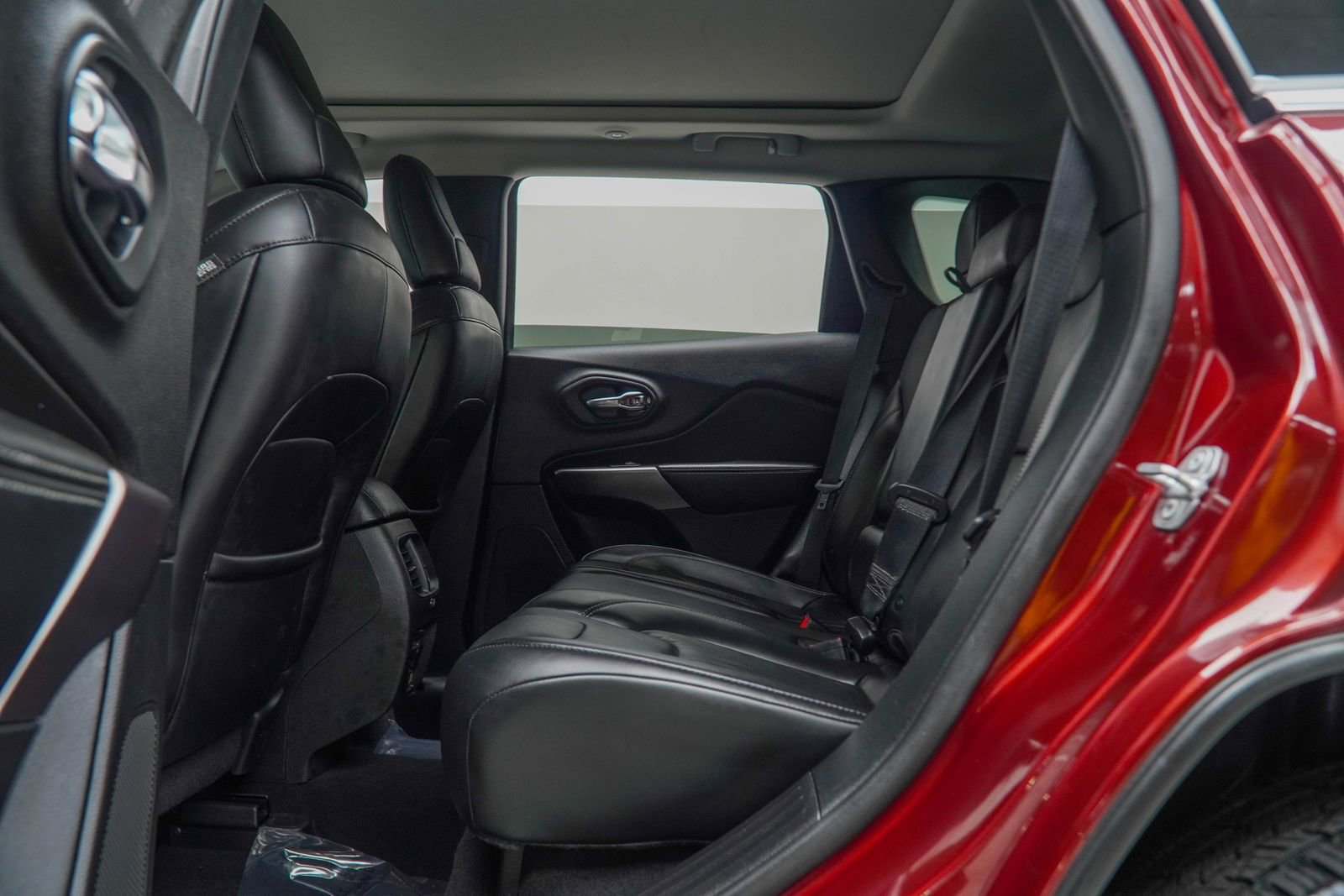 Used 2019 Jeep Cherokee Limited AWD/4WD image 39